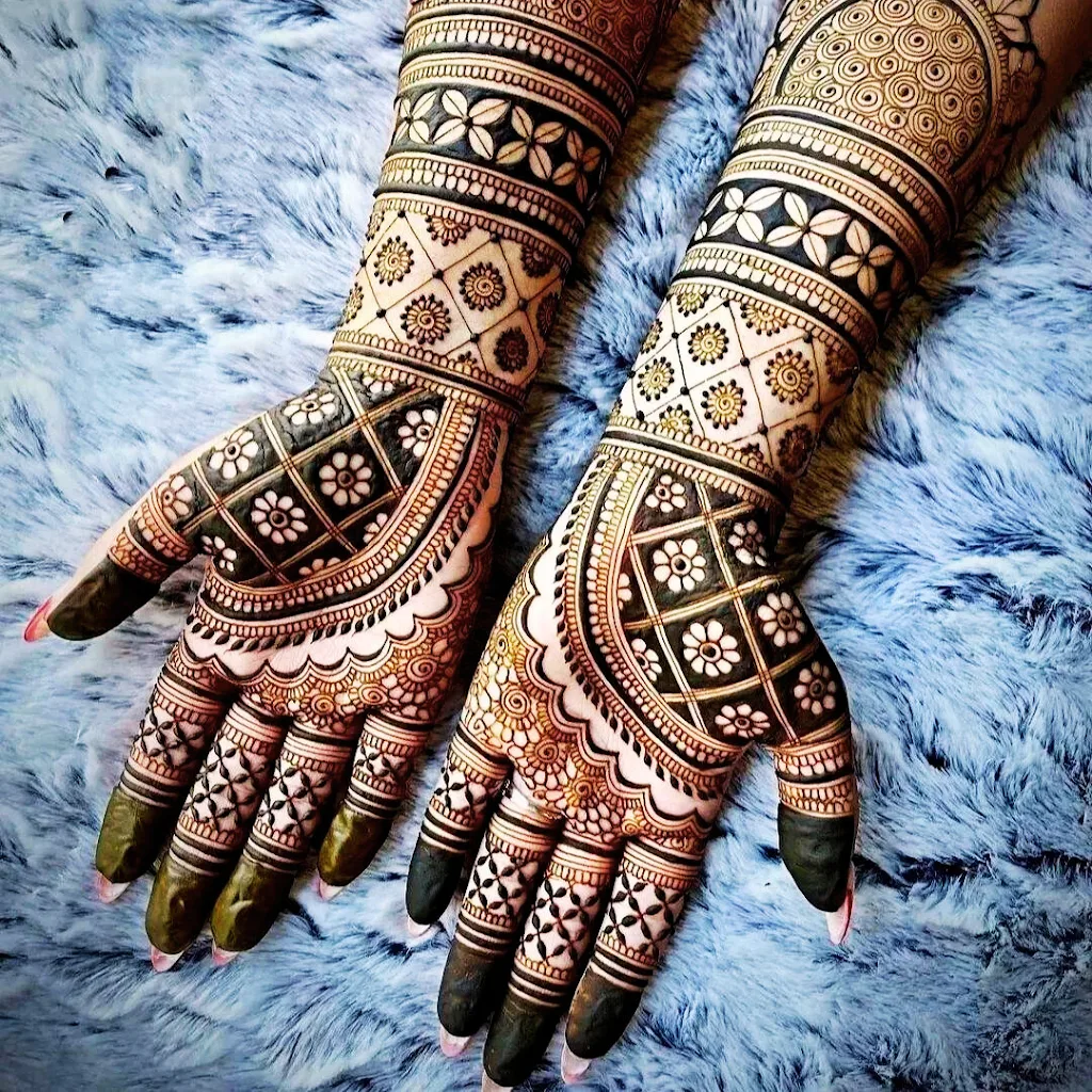 4 full hand Mehendi Design