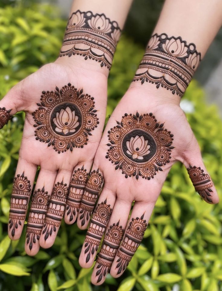 Simple mehendi design
