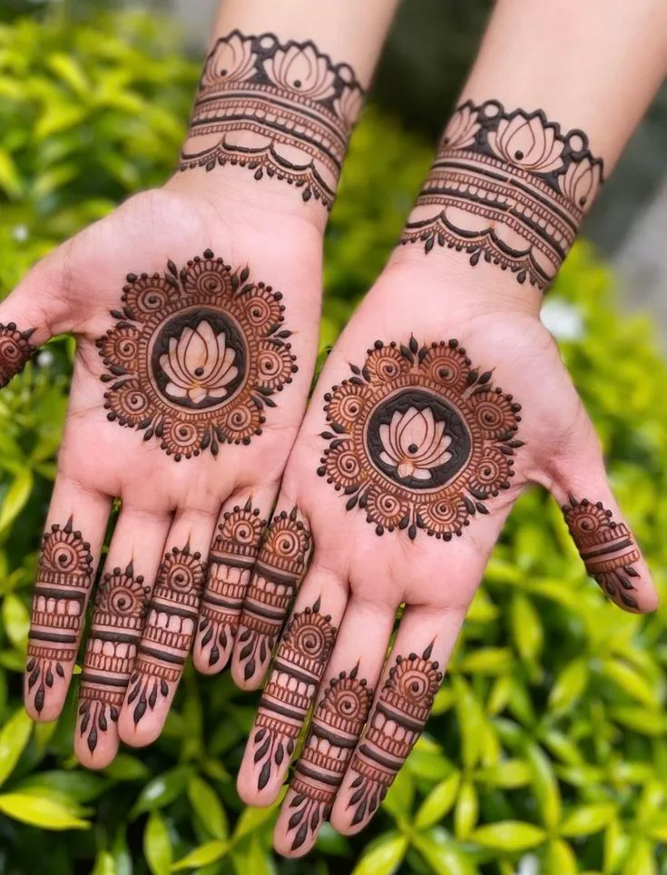 Simple mehendi design