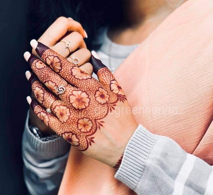 mehendi design back hand