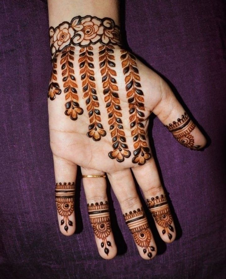 mehendi design simple front hand